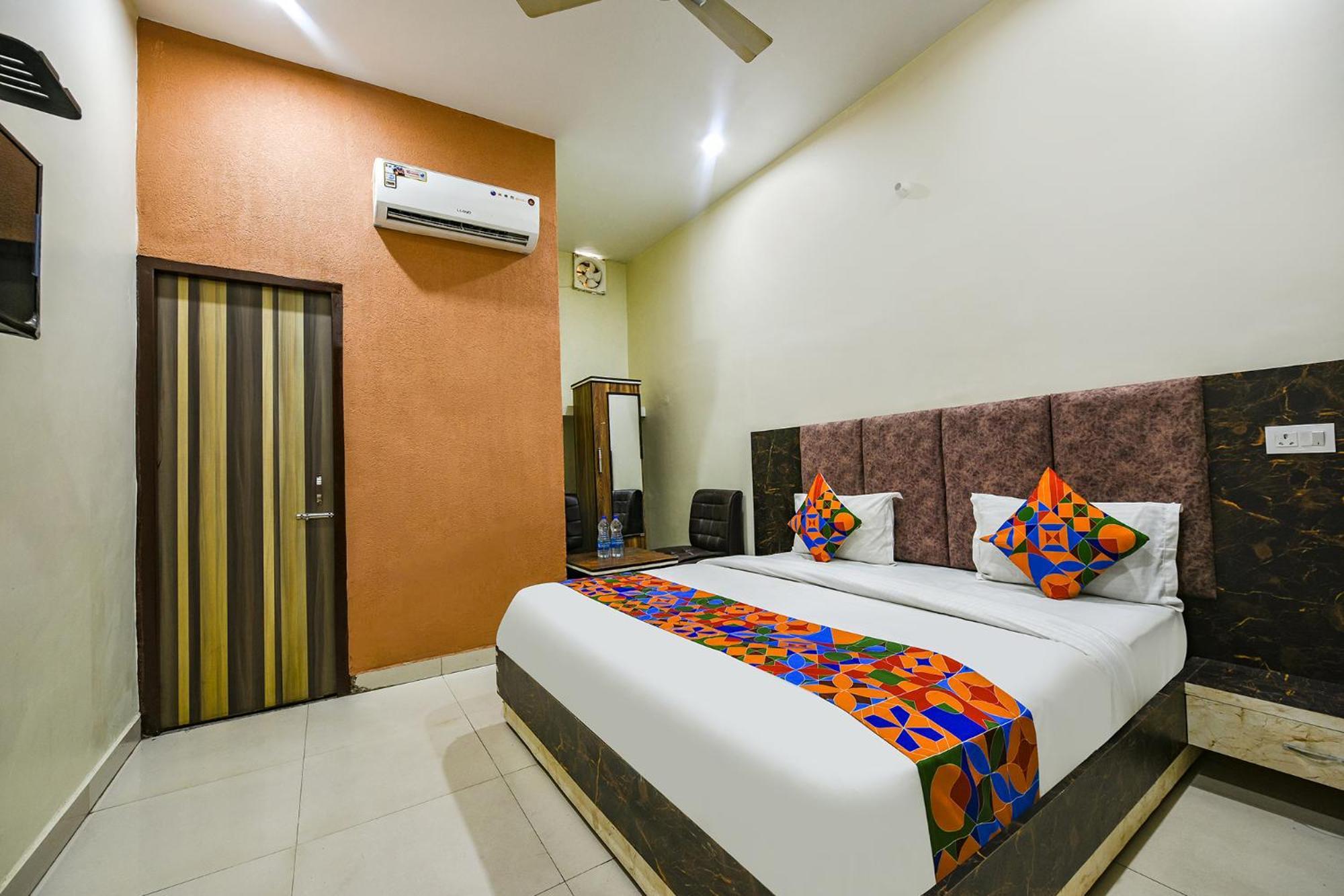 Hotel Fabexpress Galaxy Nayagaon Exterior foto